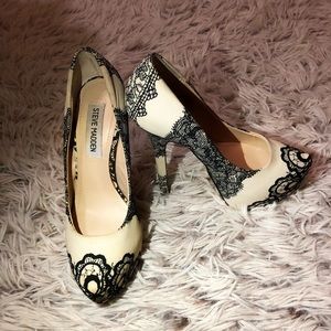 GORG Steven madden lace detail heels!!